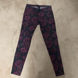 HUE Women's Floral Jeggings - Black and Purple